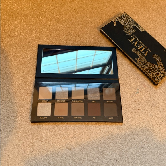 Vieve Beauty The NINETEASE Palette - Picture 3 of 8